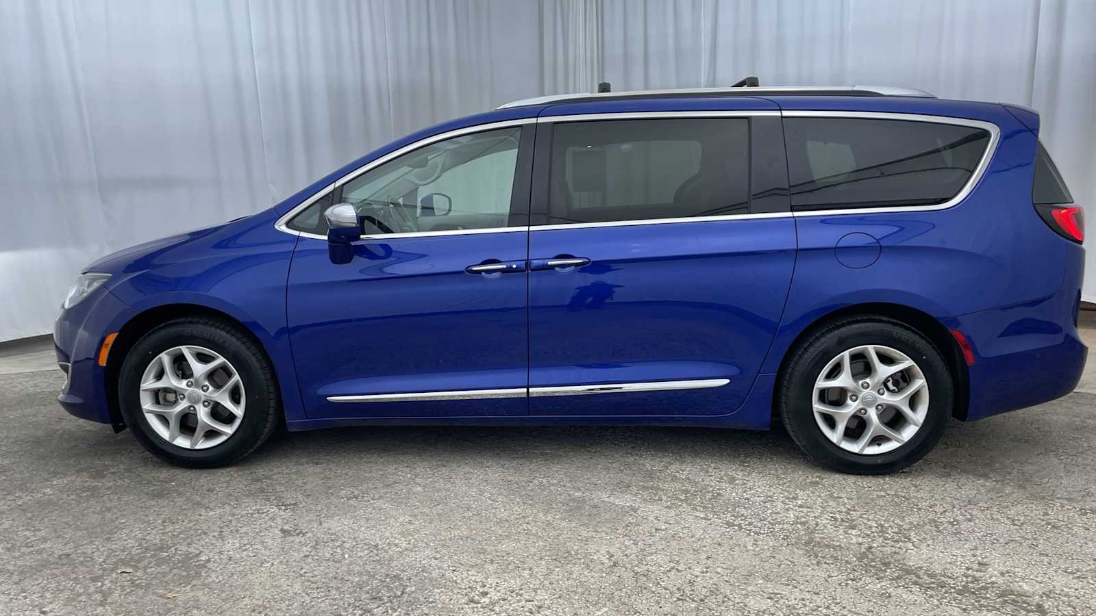 Thumbnail: 2020 Chrysler Pacifica - 36