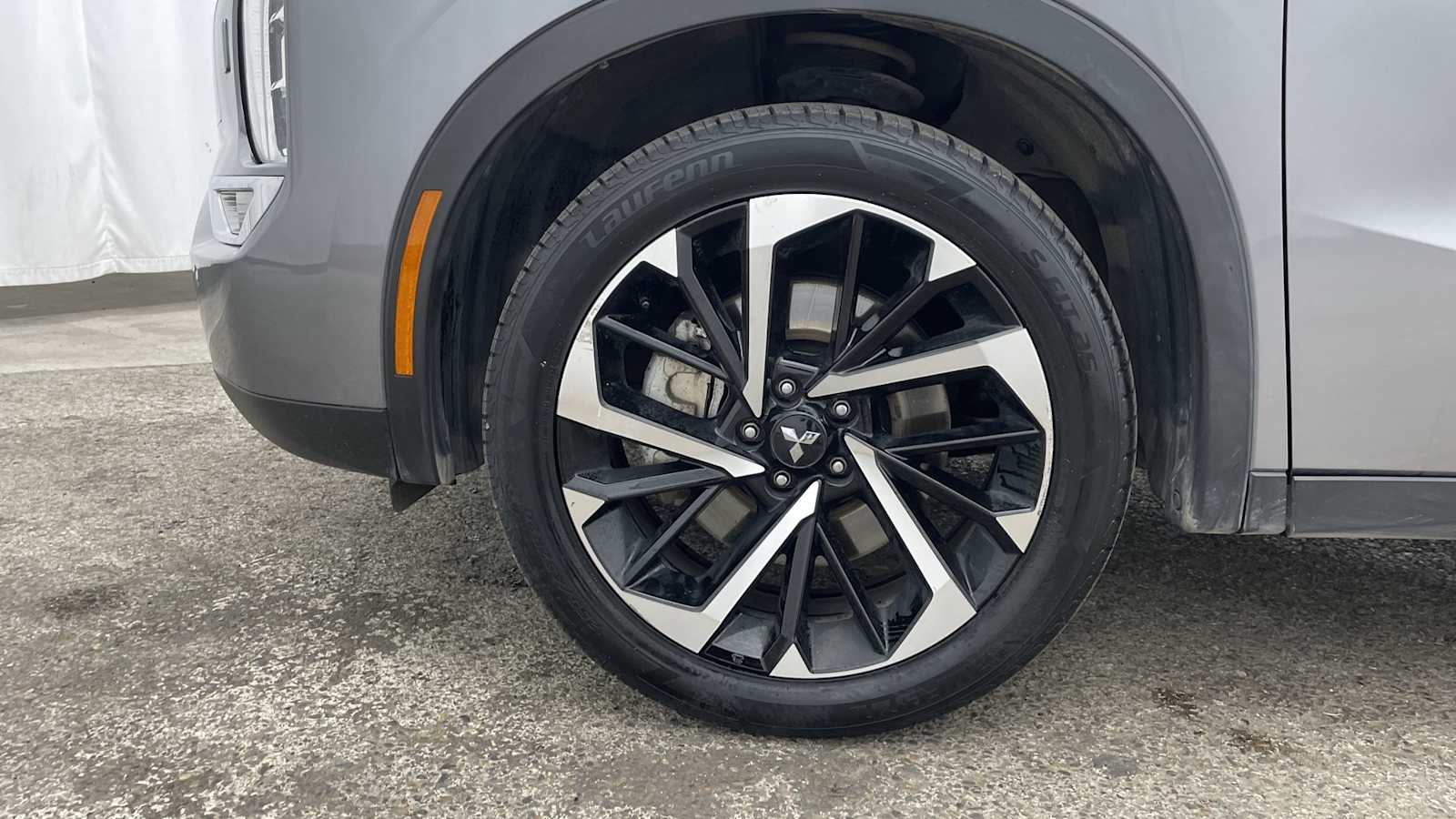 Thumbnail: 2023 Mitsubishi Outlander - 40