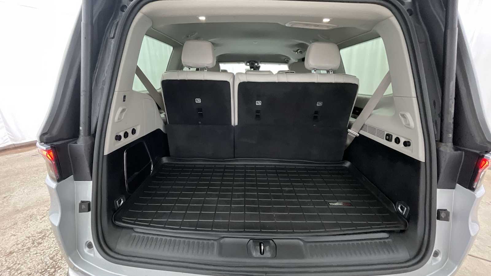 Thumbnail: 2022 Jeep Wagoneer - 30