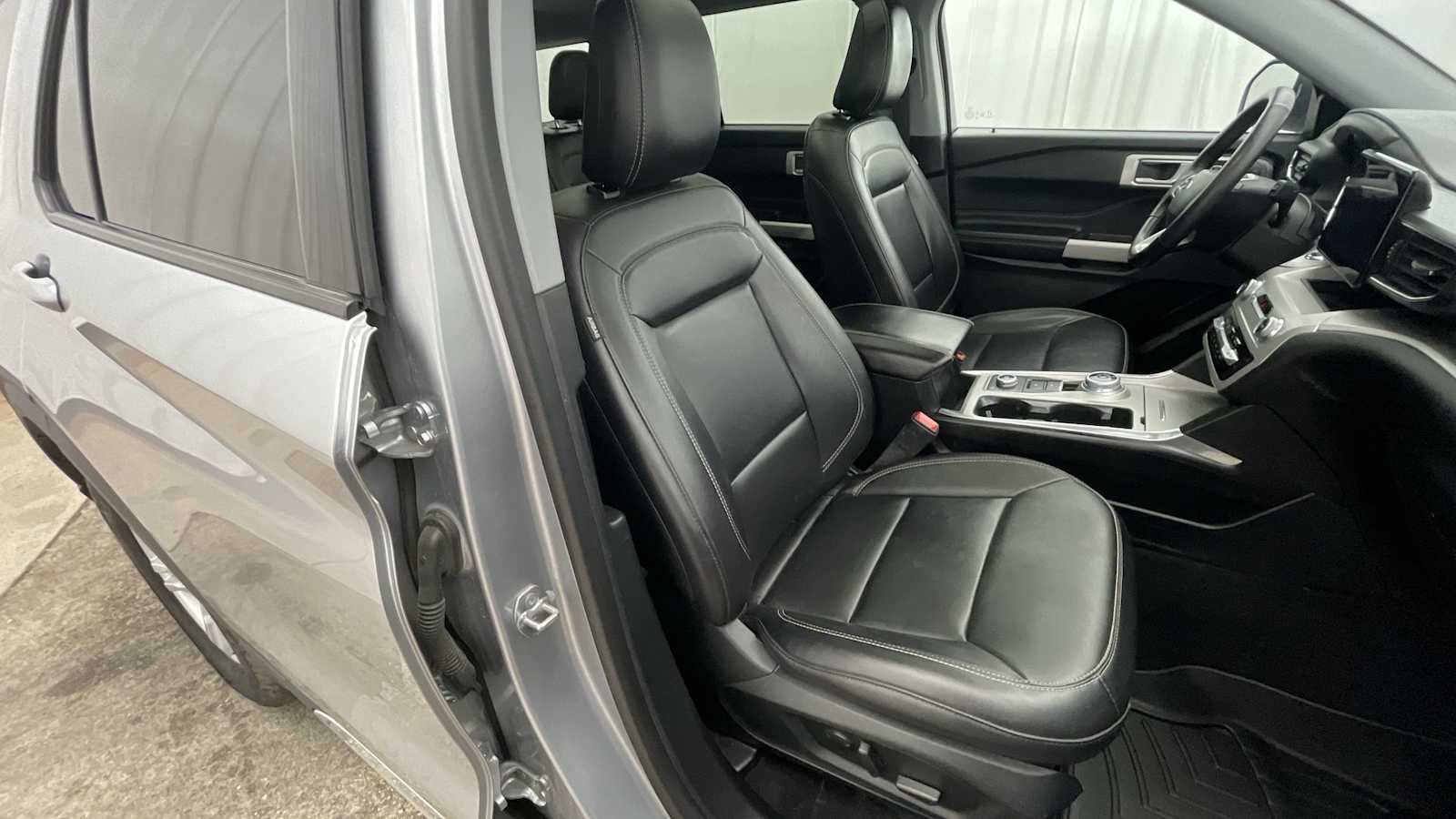 Thumbnail: 2022 Ford Explorer - 14