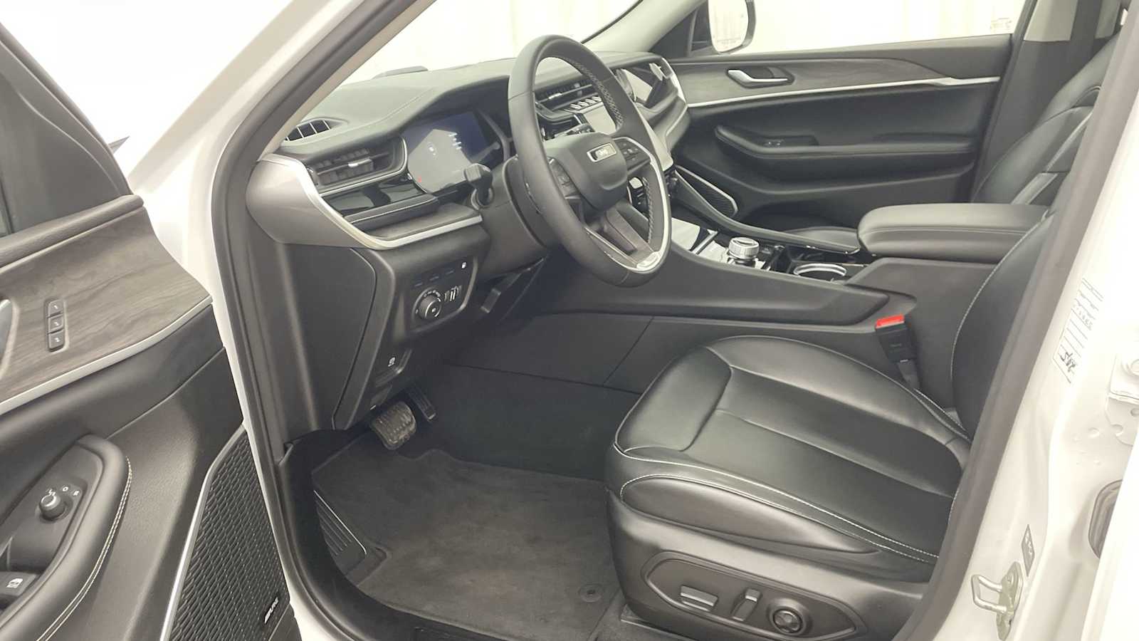 Thumbnail: 2023 Jeep Grand Cherokee - 2