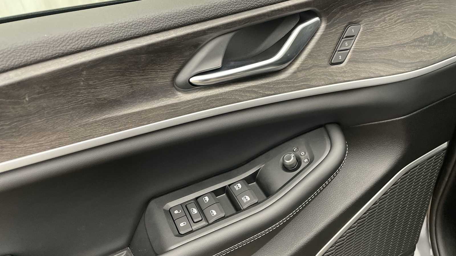 Thumbnail: 2025 Jeep Grand Cherokee - 7