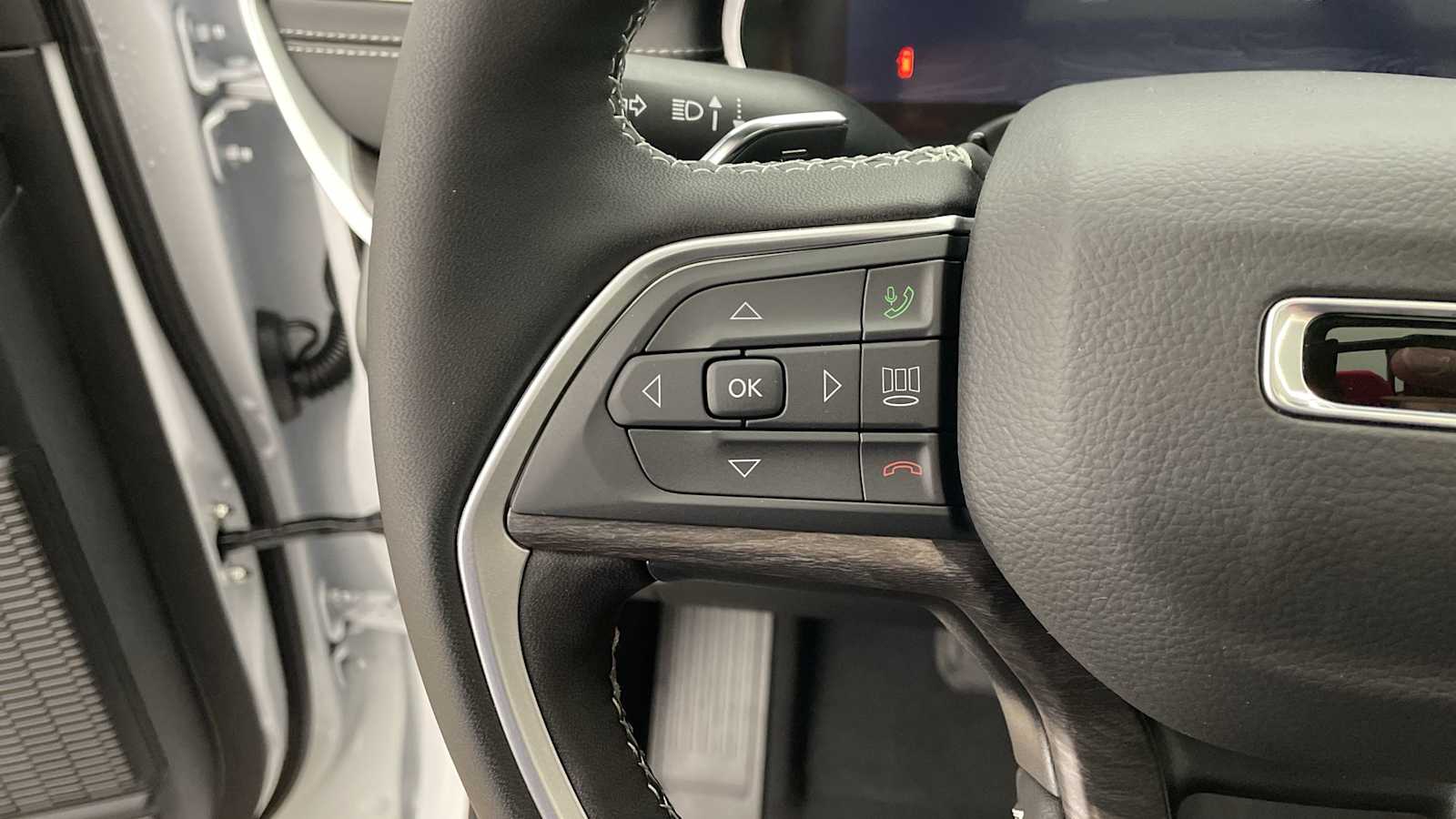 Thumbnail: 2025 Jeep Grand Cherokee - 16