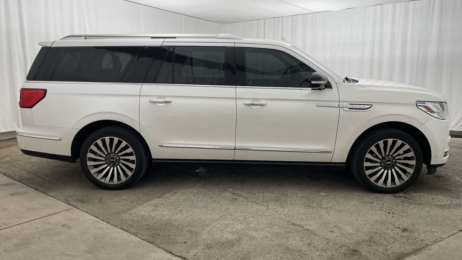 Thumbnail: 2018 Lincoln Navigator L - 40