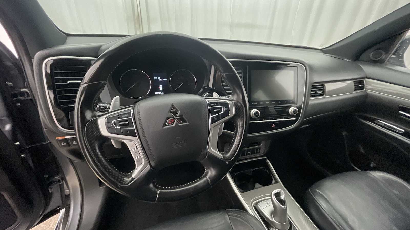 Thumbnail: 2022 Mitsubishi Outlander - 3