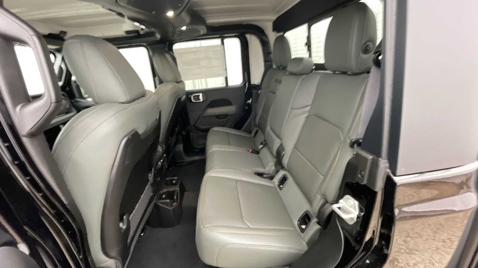 Thumbnail: 2025 Jeep Gladiator - 9