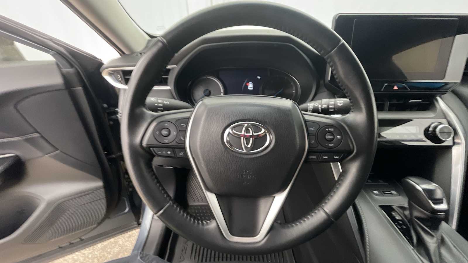 Thumbnail: 2023 Toyota Venza - 11