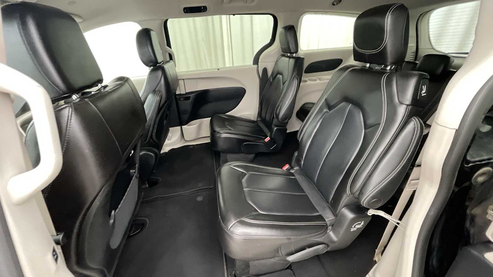 Thumbnail: 2023 Chrysler Pacifica - 8