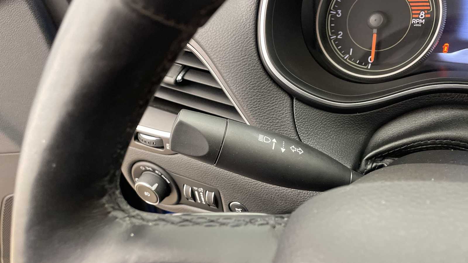 Thumbnail: 2019 Jeep Cherokee - 18