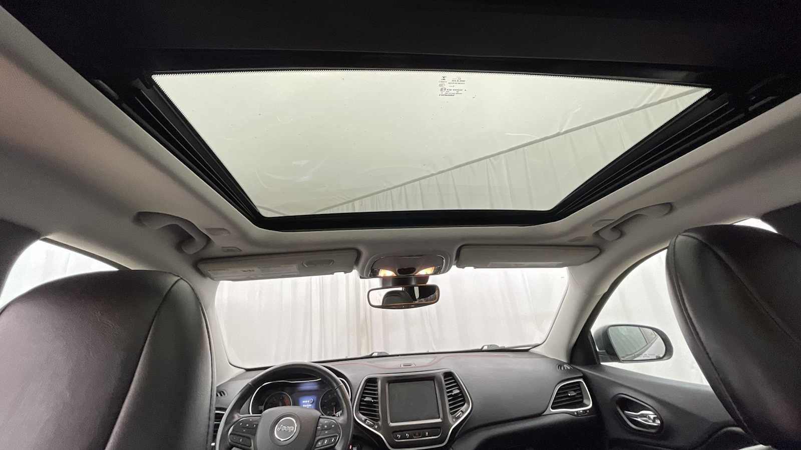 Thumbnail: 2019 Jeep Cherokee - 9