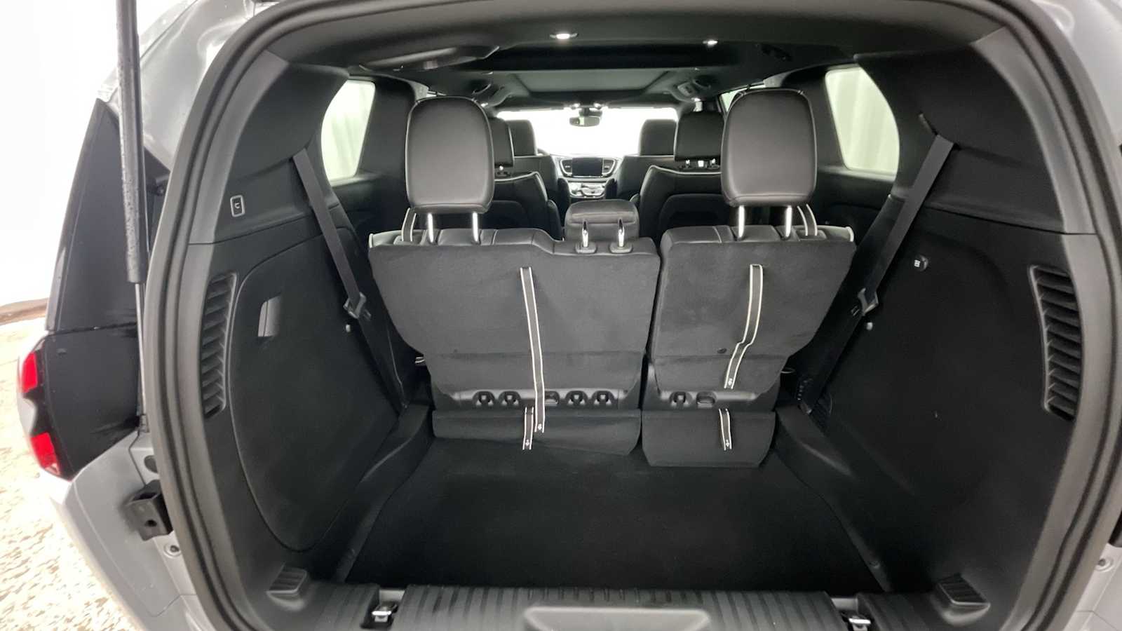 Thumbnail: 2026 Chrysler Pacifica - 34