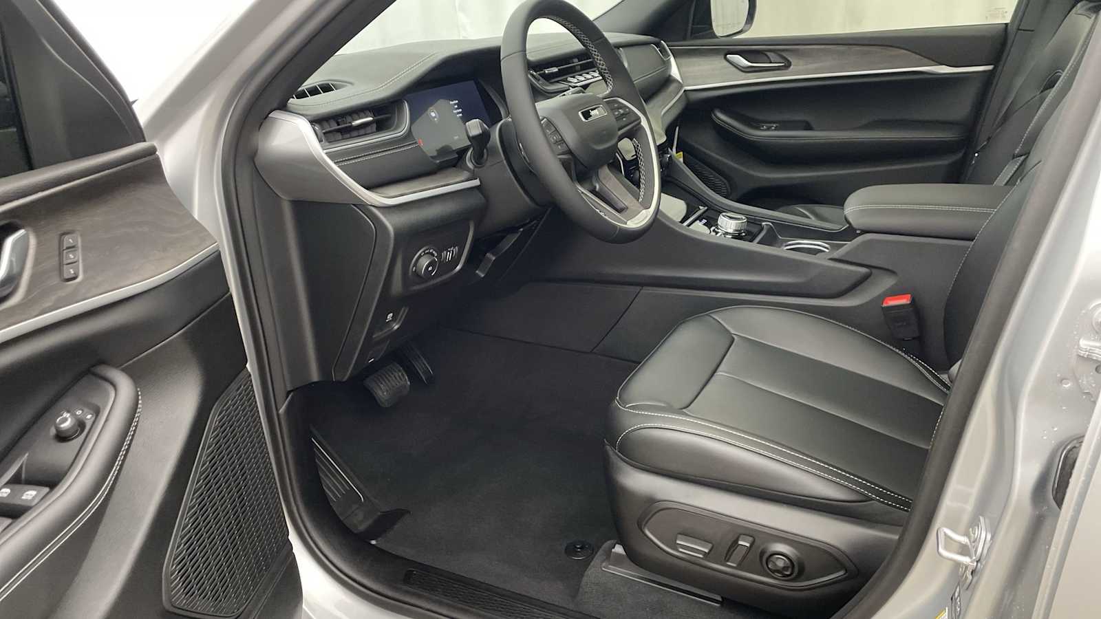 Thumbnail: 2025 Jeep Grand Cherokee - 2