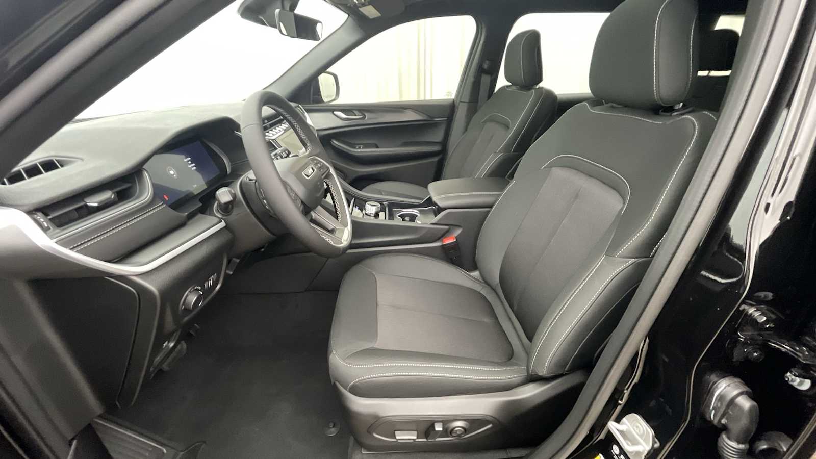 Thumbnail: 2025 Jeep Grand Cherokee - 5