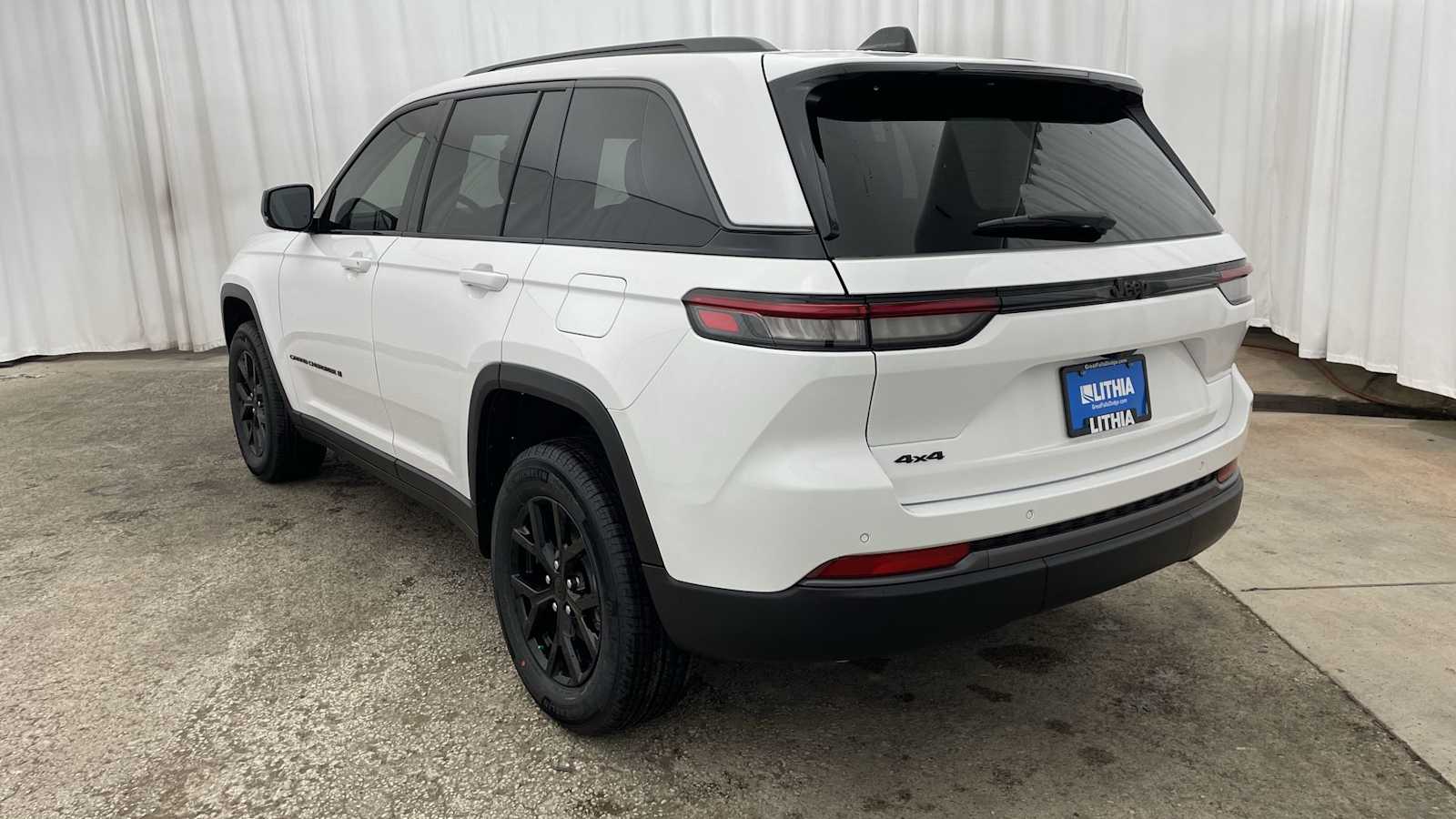 Thumbnail: 2026 Jeep Grand Cherokee - 33