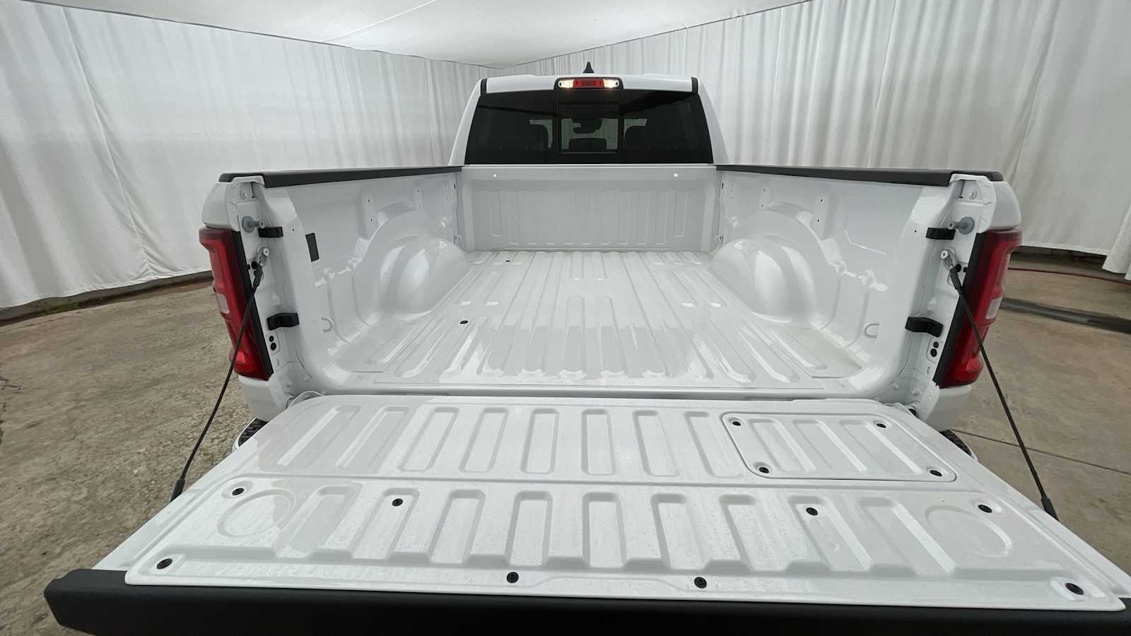 Thumbnail: 2026 RAM 1500 - 32