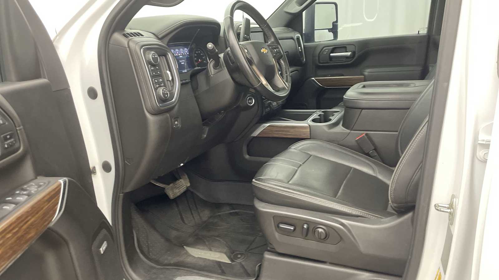 Thumbnail: 2022 Chevrolet Silverado 3500 - 2