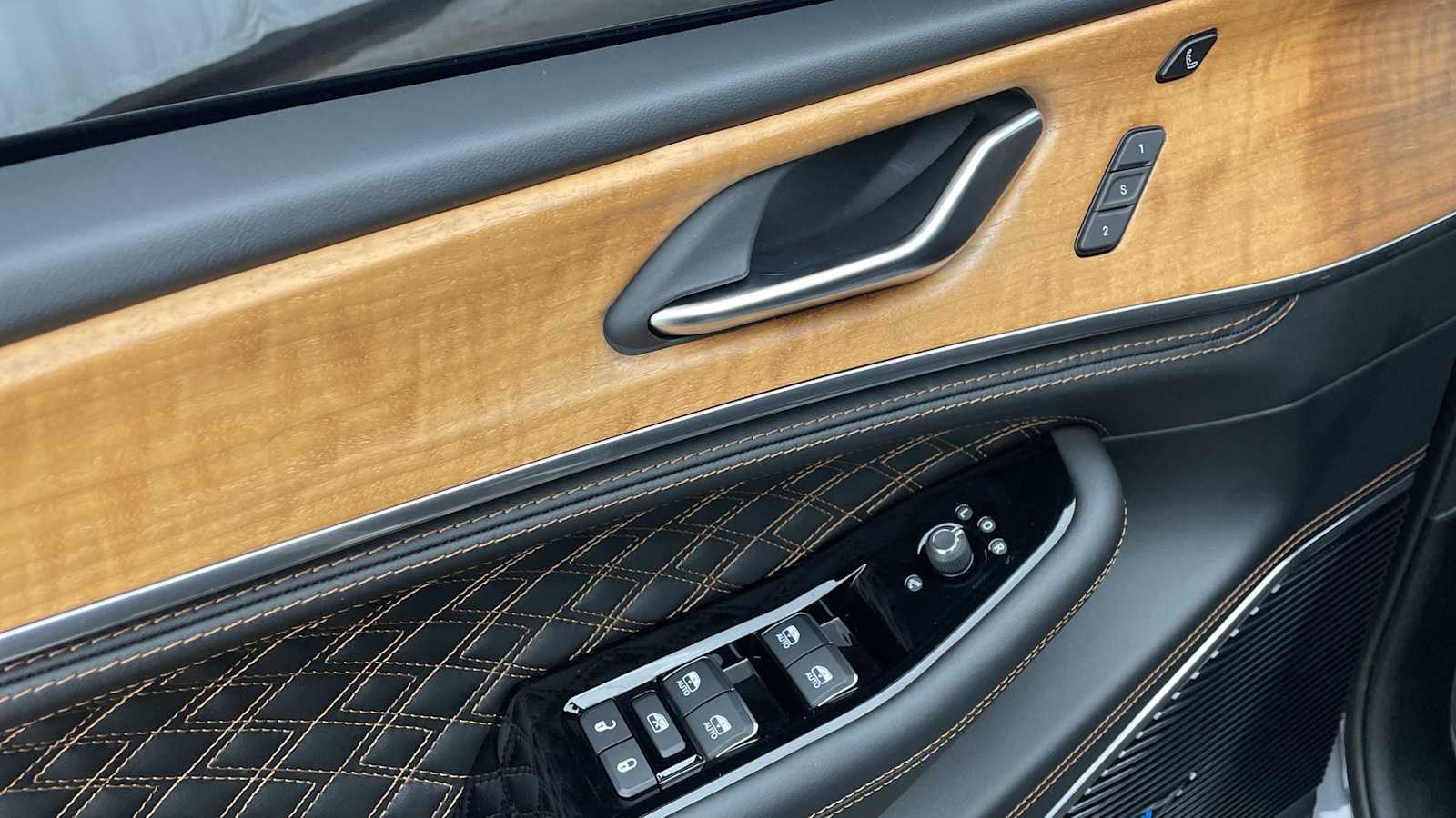 Thumbnail: 2023 Jeep Grand Cherokee - 7