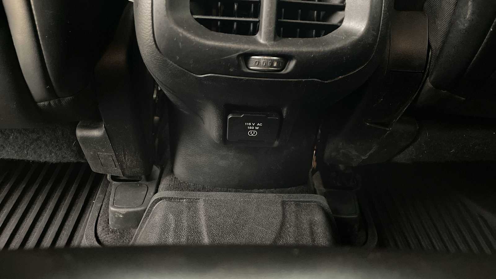 Thumbnail: 2018 Jeep Cherokee - 28