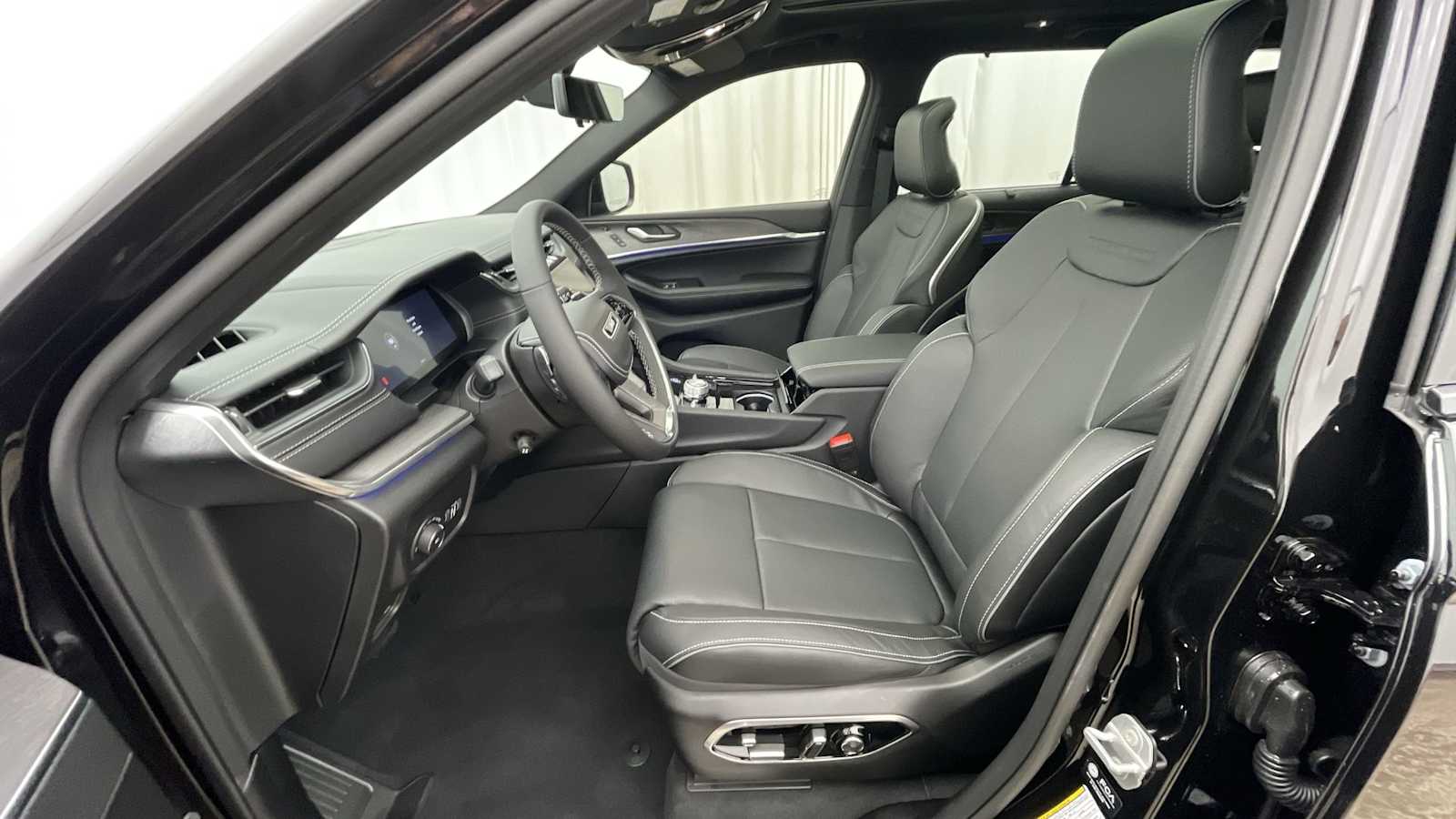 Thumbnail: 2025 Jeep Grand Cherokee - 6