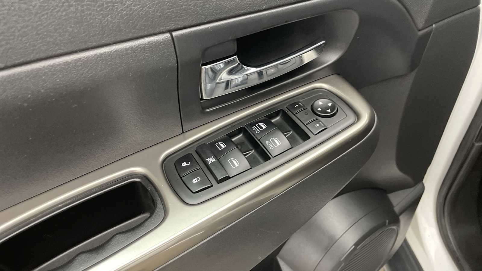 Thumbnail: 2012 Jeep Liberty - 6