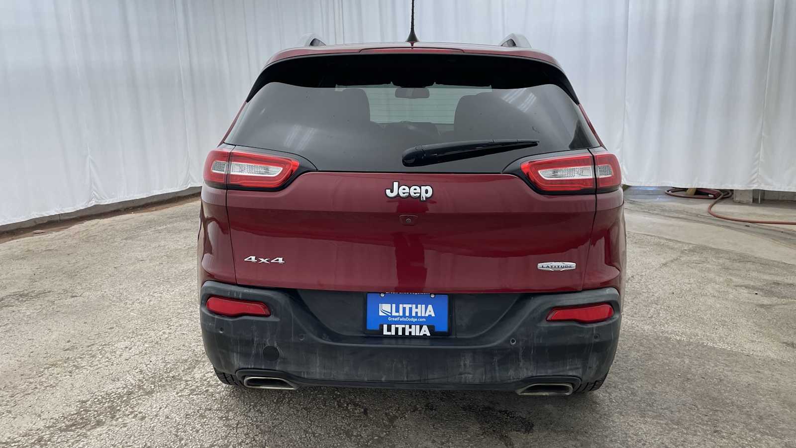 Thumbnail: 2017 Jeep Cherokee - 32