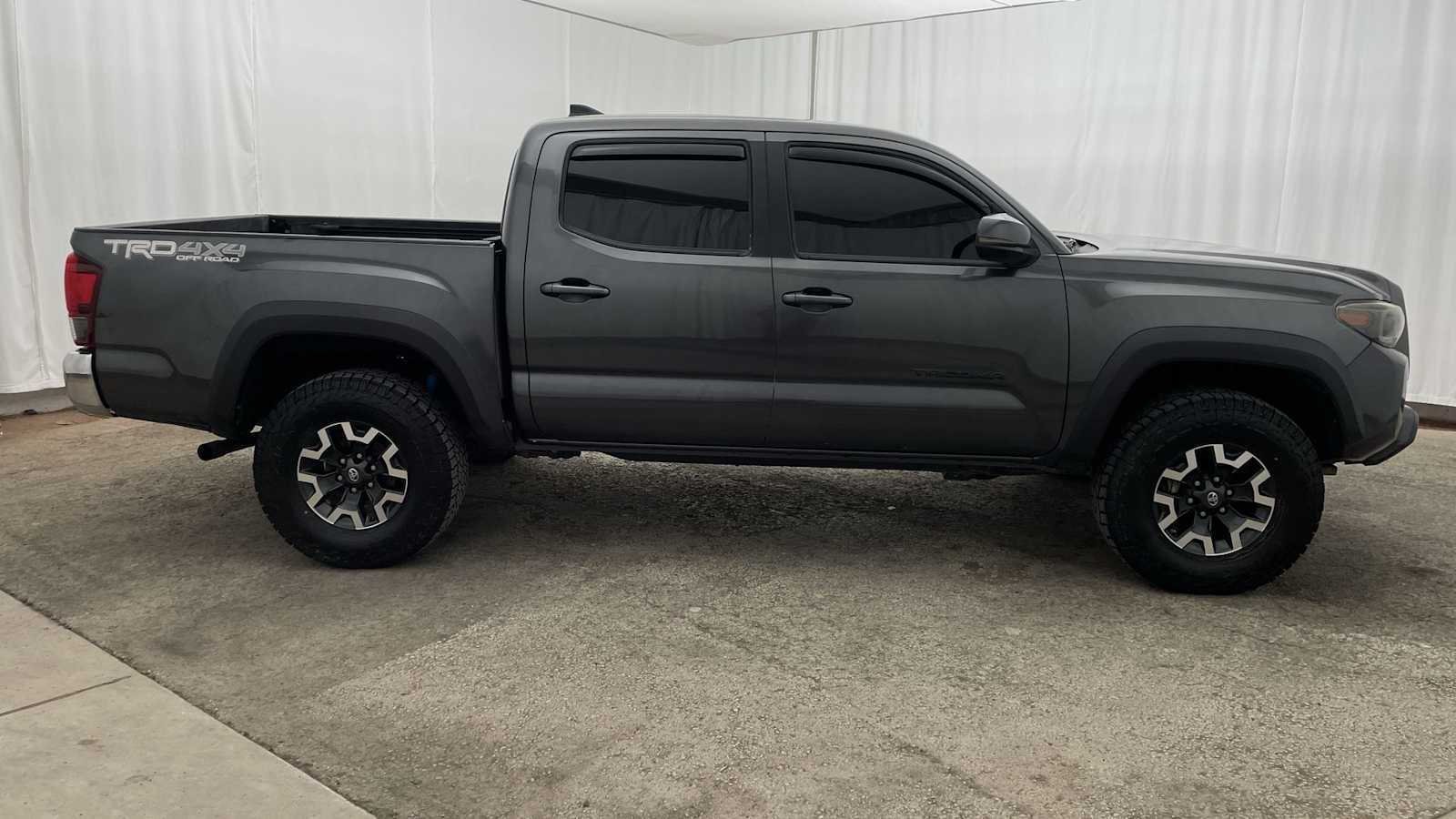 Thumbnail: 2019 Toyota Tacoma - 33