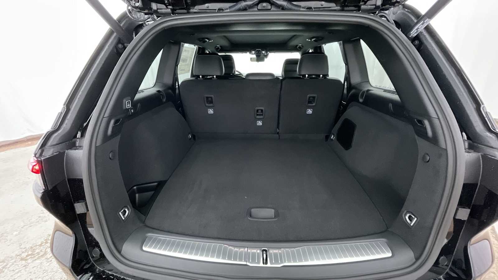 Thumbnail: 2025 Jeep Grand Cherokee - 32