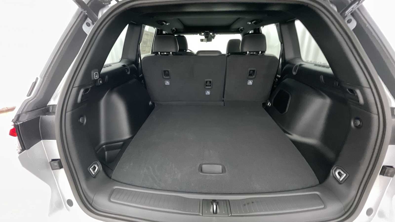 Thumbnail: 2025 Jeep Grand Cherokee - 32