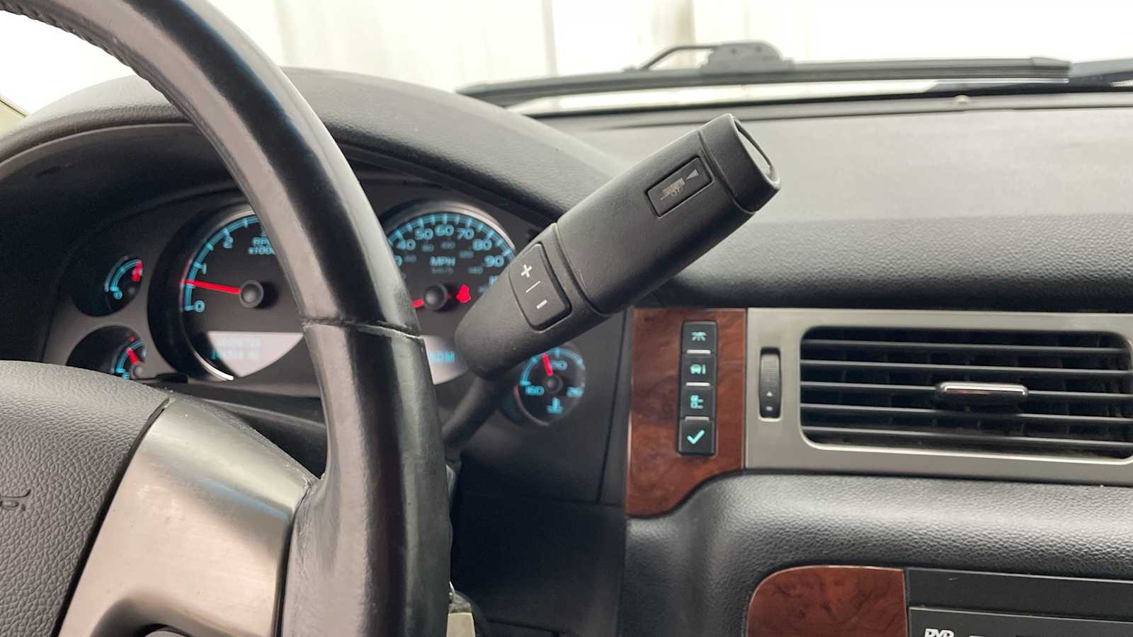 Thumbnail: 2014 Chevrolet Suburban - 20