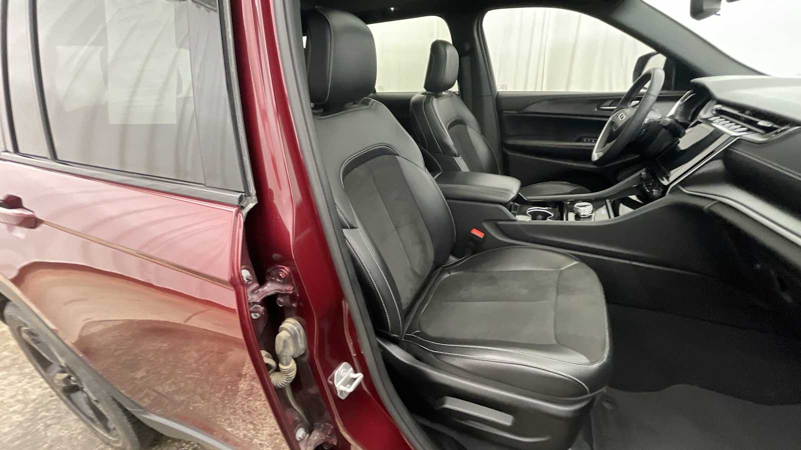 Thumbnail: 2023 Jeep Grand Cherokee - 11