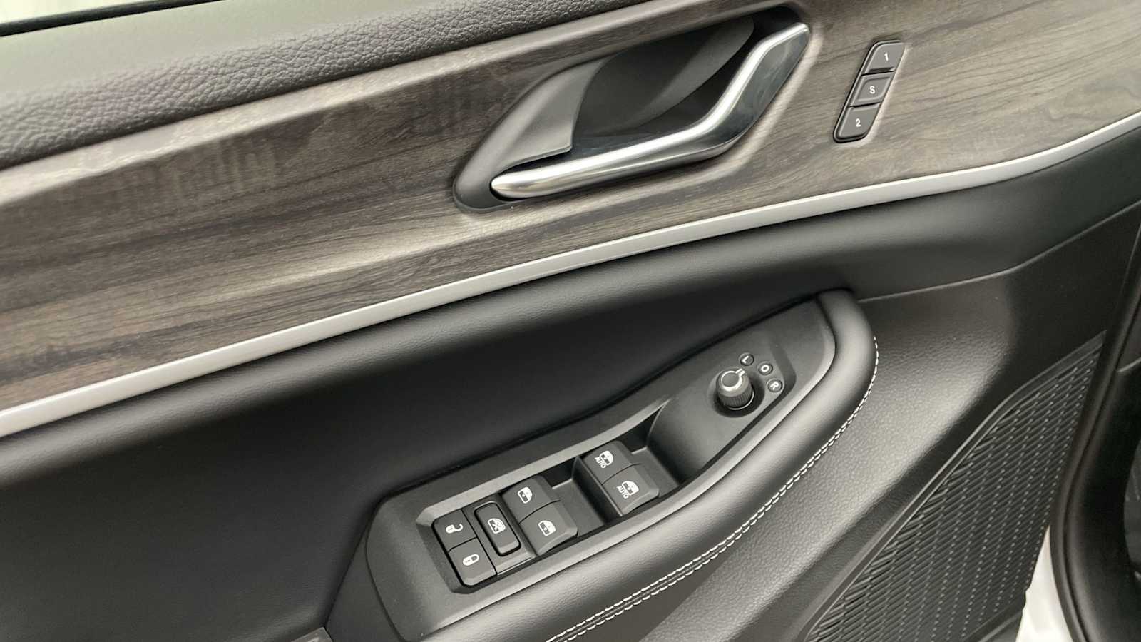 Thumbnail: 2025 Jeep Grand Cherokee - 7