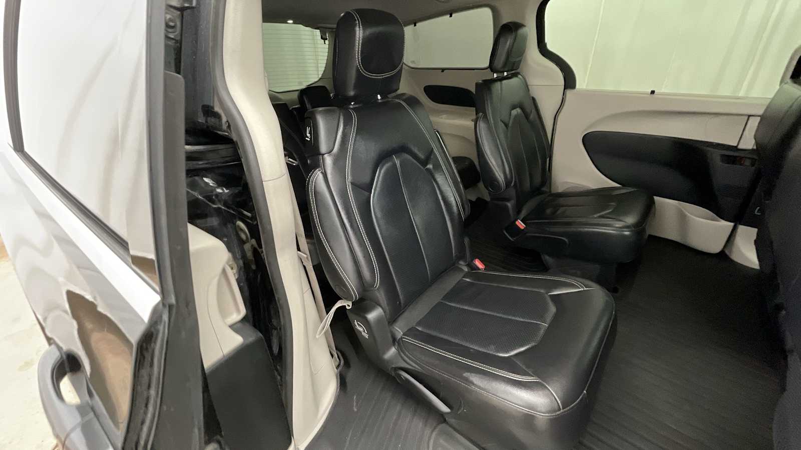 Thumbnail: 2022 Chrysler Pacifica - 9