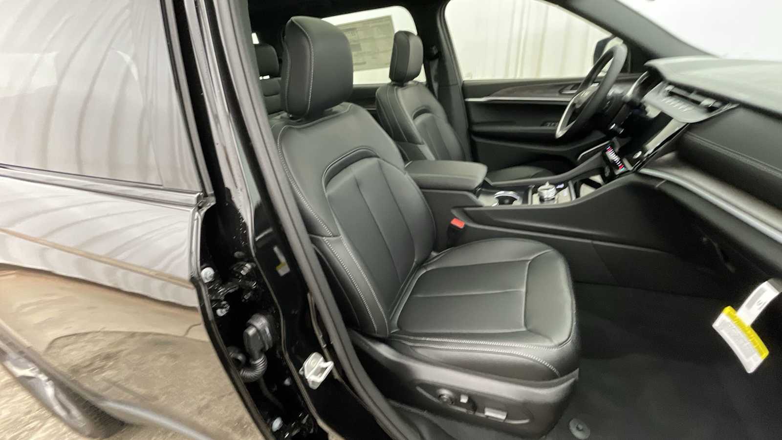 Thumbnail: 2026 Jeep Grand Cherokee L - 14