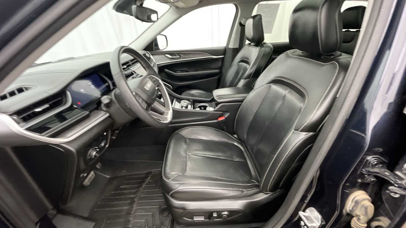 Thumbnail: 2022 Jeep Grand Cherokee - 6