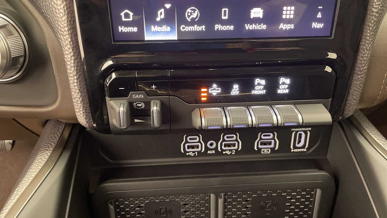 Thumbnail: 2026 RAM 1500 - 25