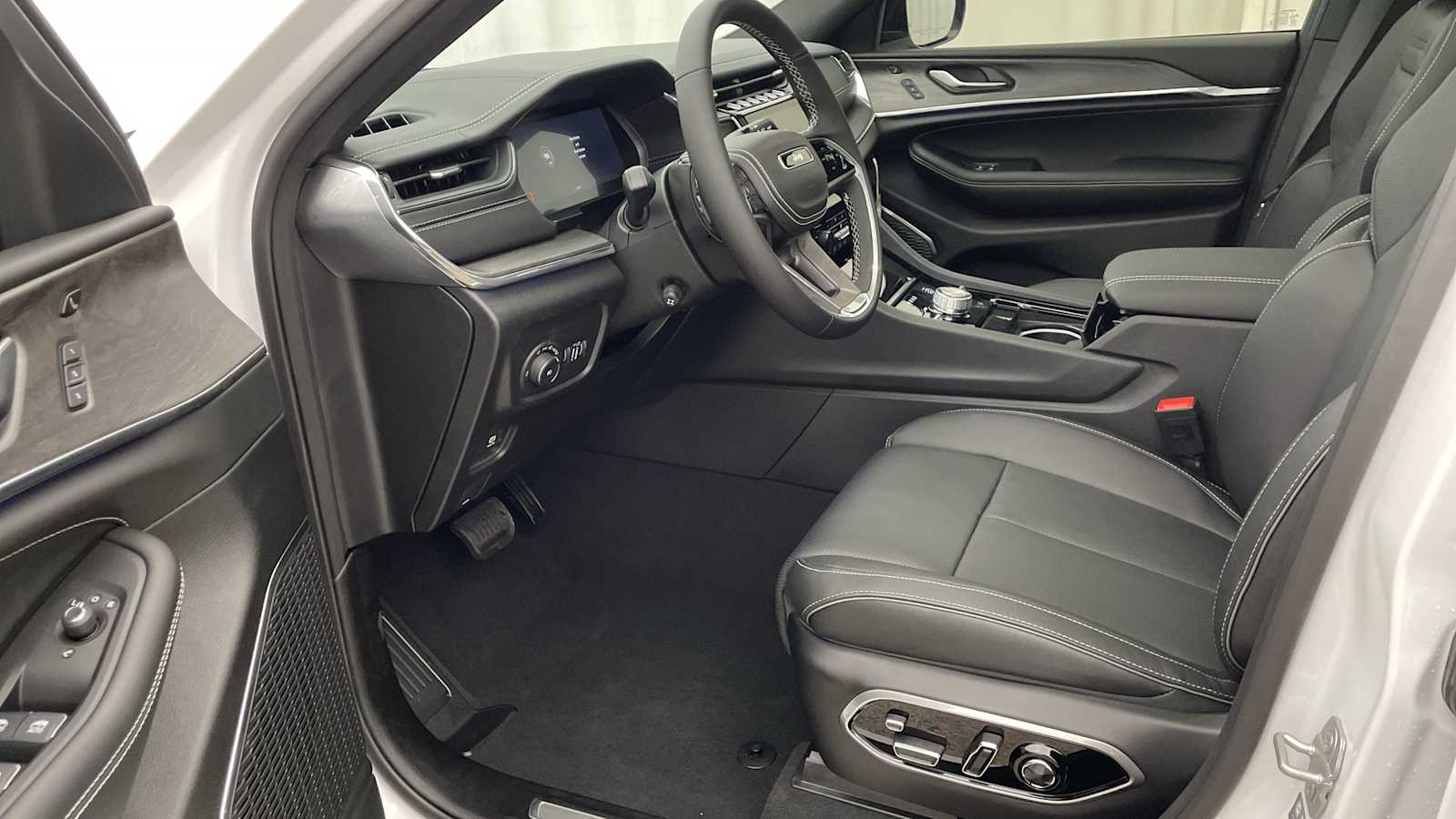 Thumbnail: 2025 Jeep Grand Cherokee - 2