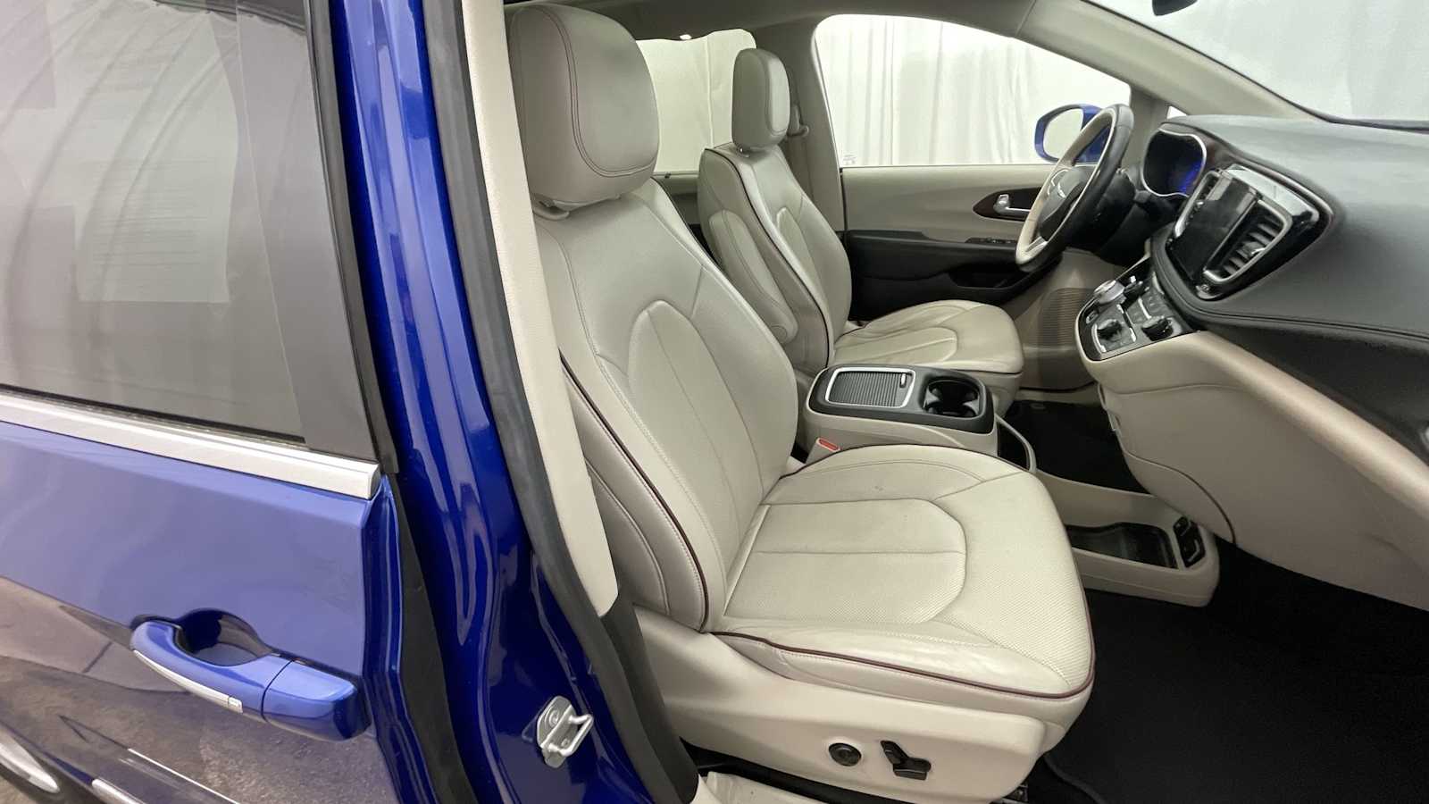 Thumbnail: 2020 Chrysler Pacifica - 14