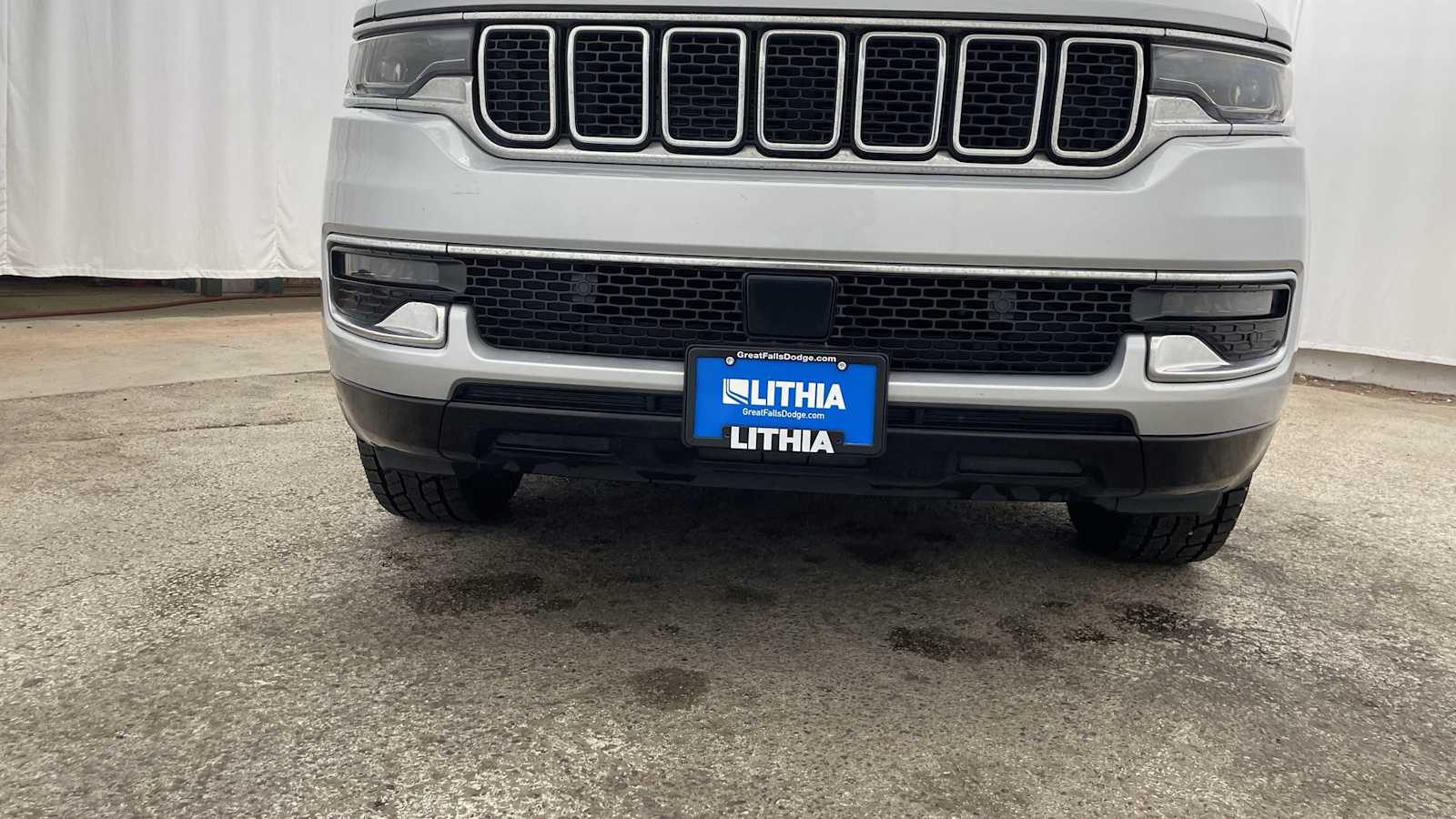 Thumbnail: 2022 Jeep Wagoneer - 39