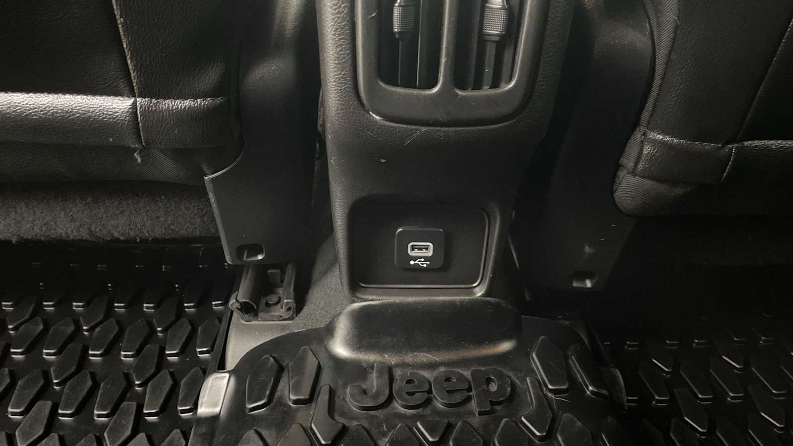 Thumbnail: 2018 Jeep Compass - 21