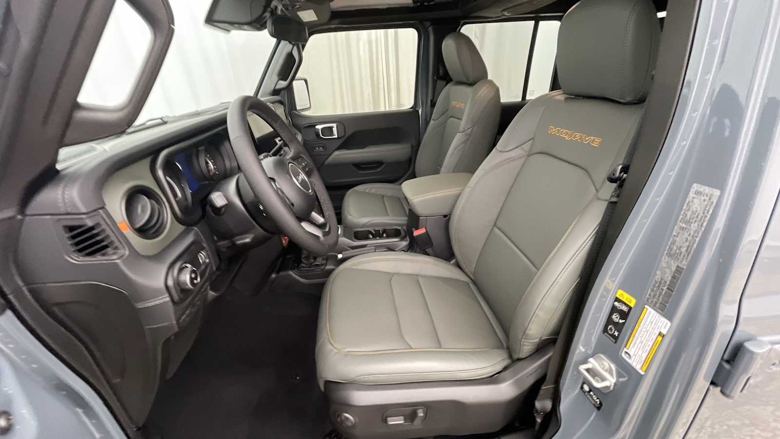 Thumbnail: 2025 Jeep Gladiator - 5