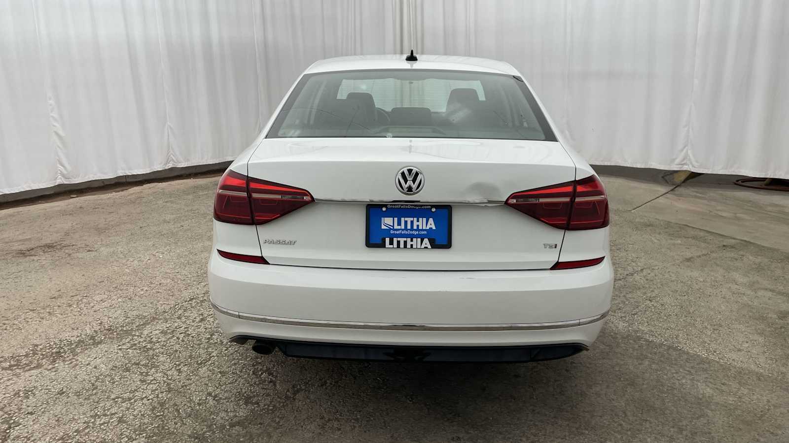 Thumbnail: 2017 Volkswagen Passat - 28