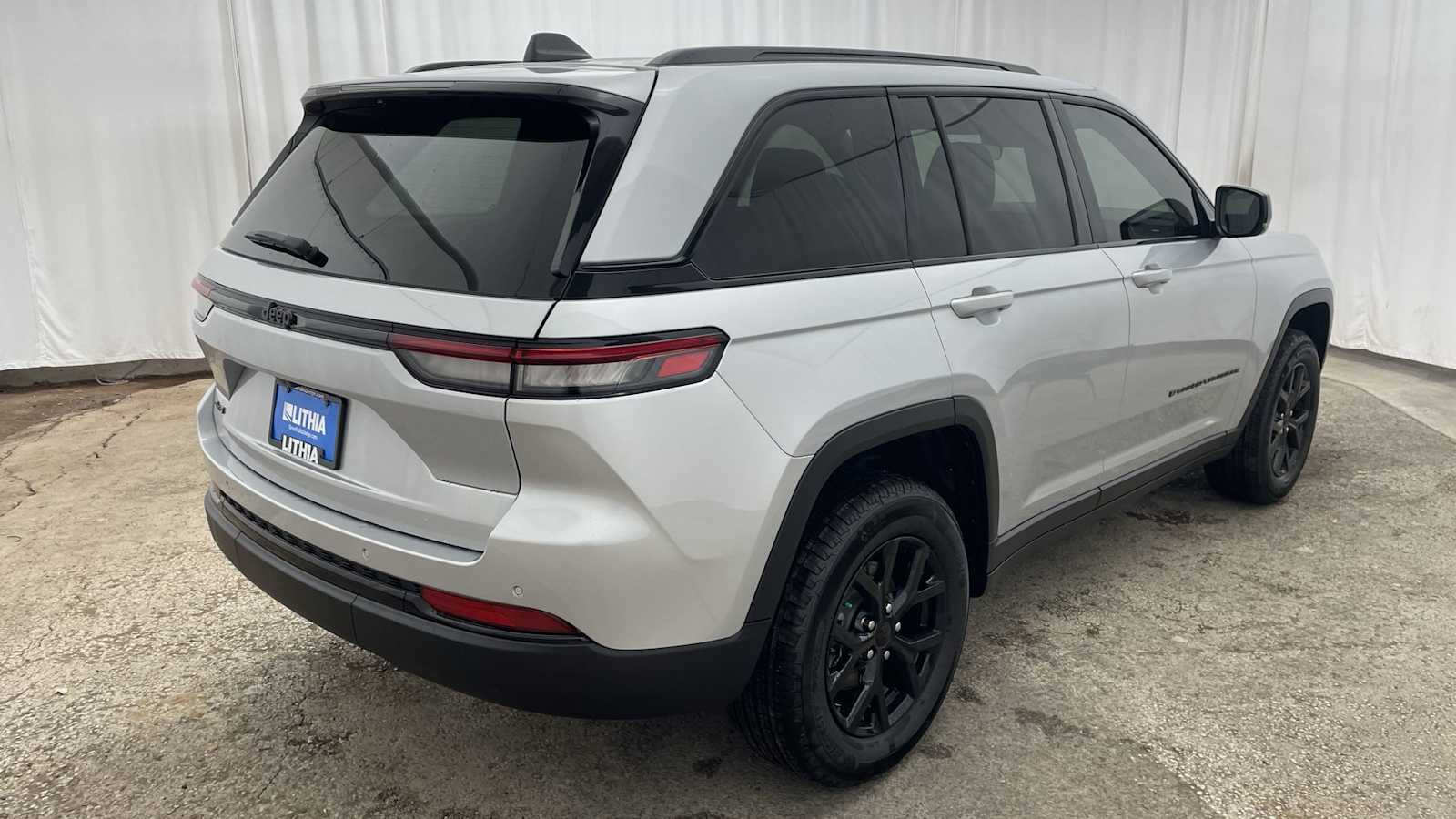 Thumbnail: 2025 Jeep Grand Cherokee - 34