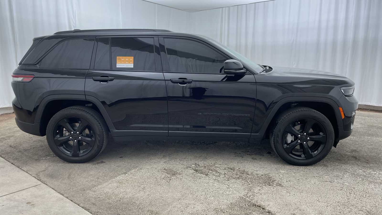 Thumbnail: 2025 Jeep Grand Cherokee - 37