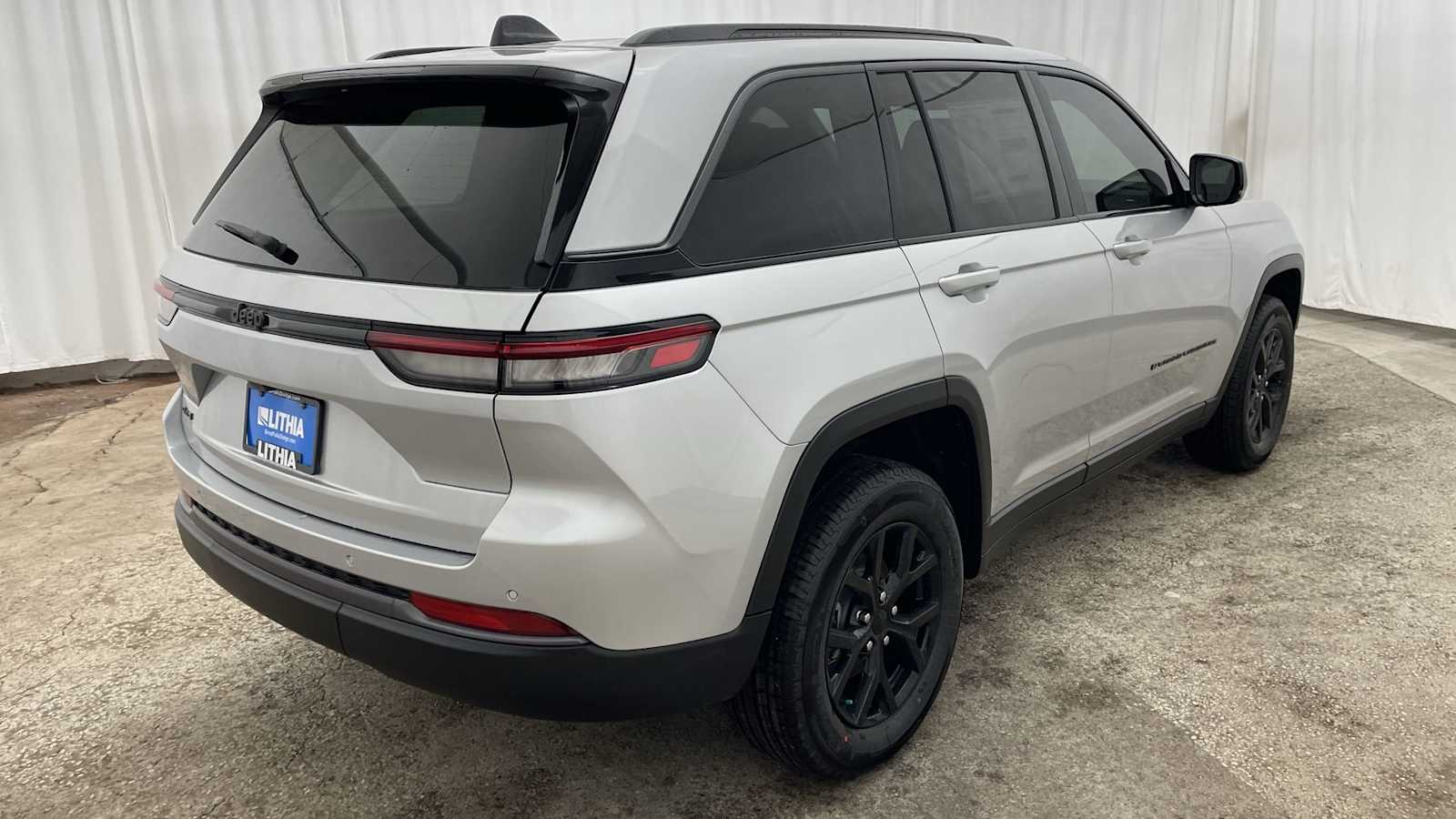 Thumbnail: 2026 Jeep Grand Cherokee - 35