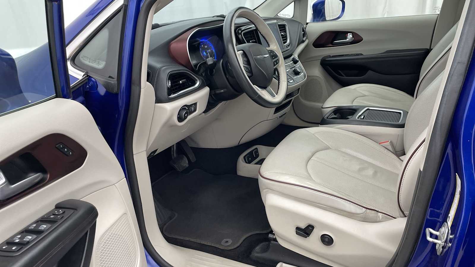 Thumbnail: 2020 Chrysler Pacifica - 2