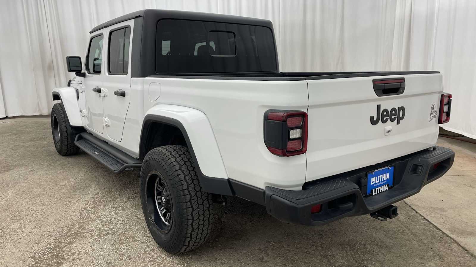 Thumbnail: 2023 Jeep Gladiator - 32