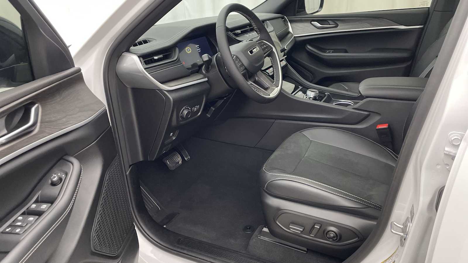 Thumbnail: 2026 Jeep Grand Cherokee - 2