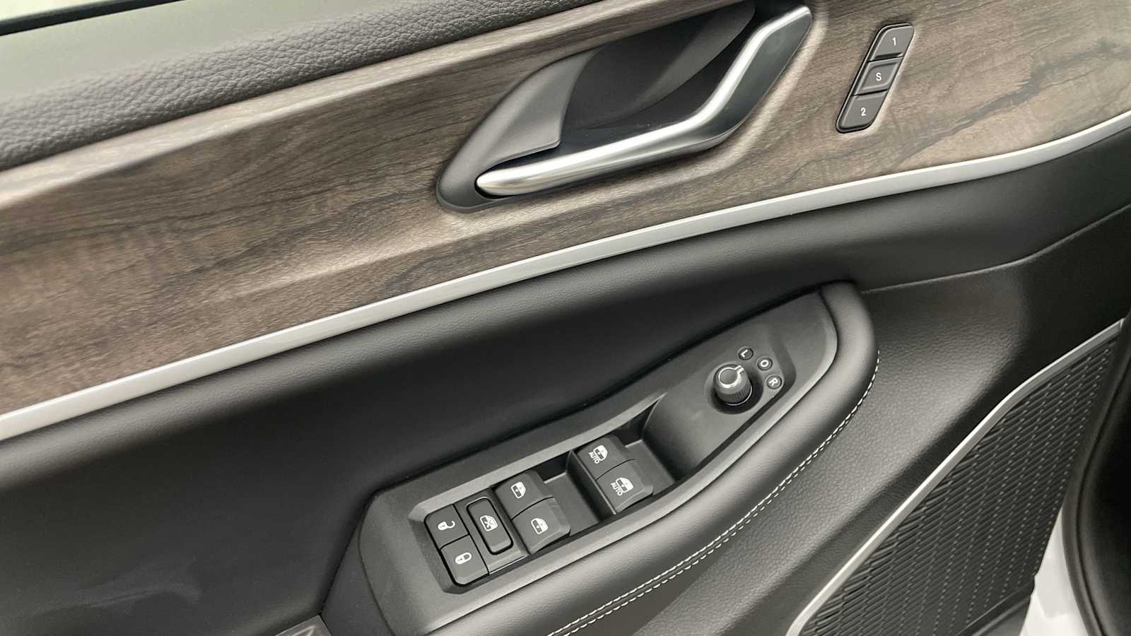 Thumbnail: 2025 Jeep Grand Cherokee - 7