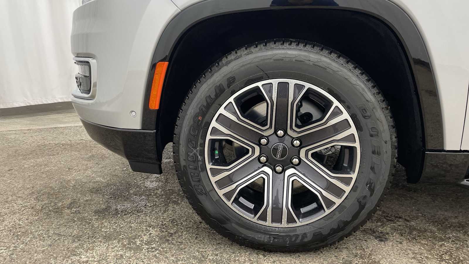 Thumbnail: 2025 Jeep Wagoneer - 43