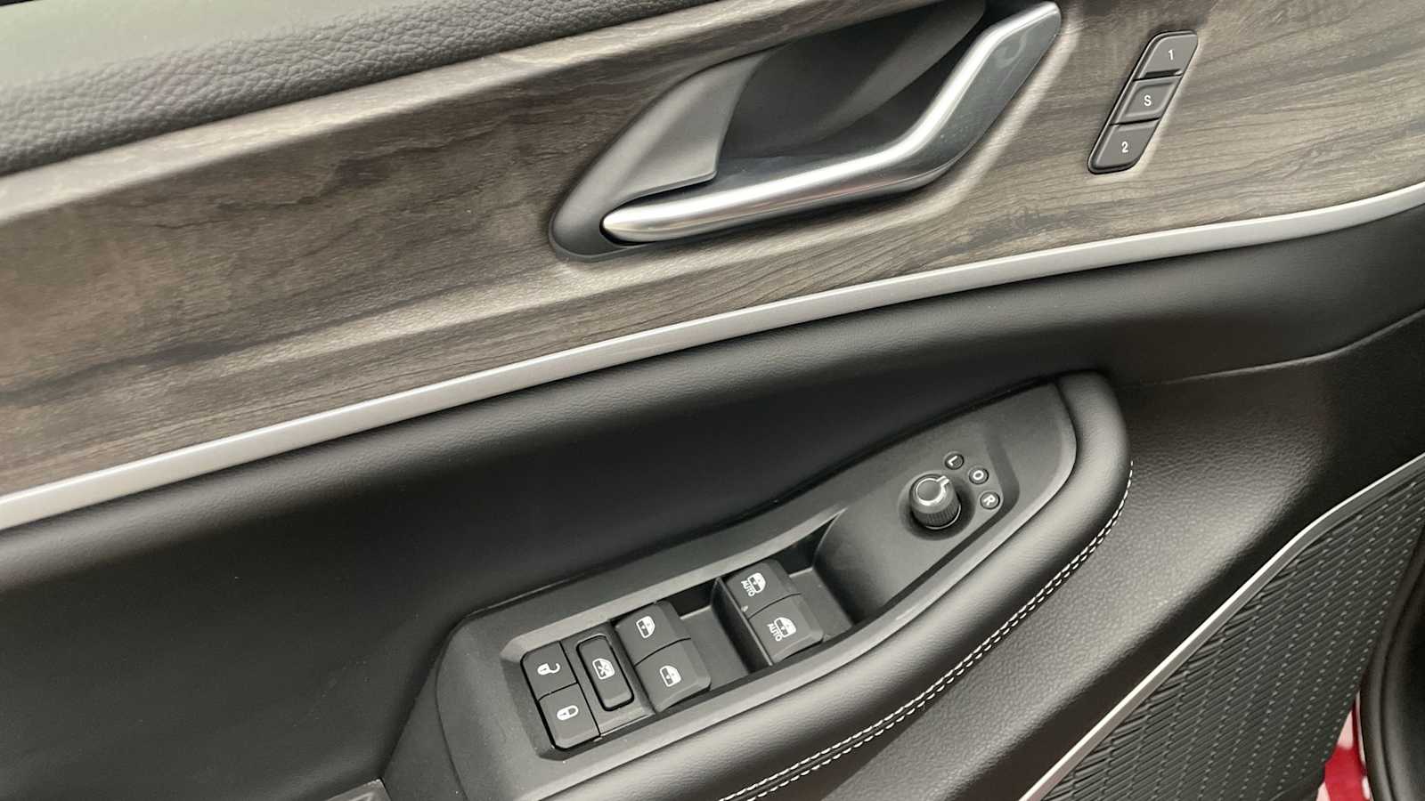 Thumbnail: 2025 Jeep Grand Cherokee - 7